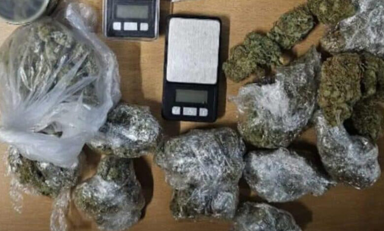 Καταδίωξη 16χρονου για ναρκωτικά στο Αιγάλεω 1 Καταδίωξη 16χρονου για ναρκωτικά στο Αιγάλεω