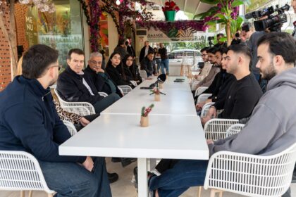 Συνάντηση Χρυσοχοΐδη με νέες και νέους τσιγγάνους - 