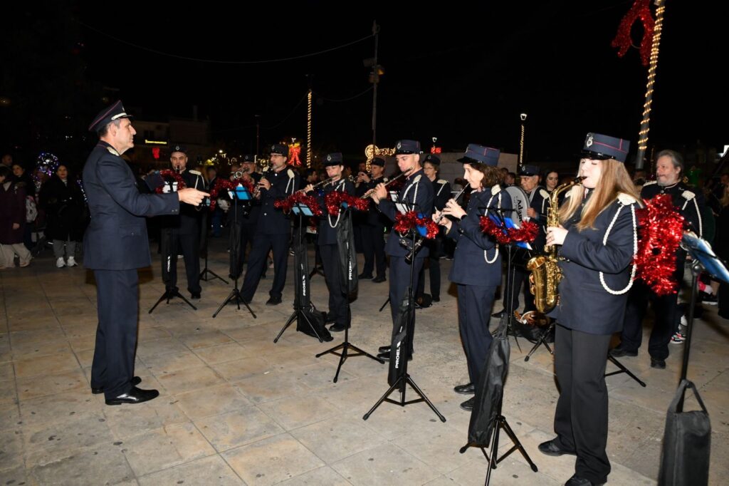 Το Αιγάλεω μπήκε σε γιορτινούς ρυθμούς! - Η λαμπερή συνέχεια 2 Το Αιγάλεω μπήκε σε γιορτινούς ρυθμούς! - Η λαμπερή συνέχεια