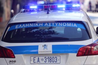 Αιγάλεω: Αστυνομικοί κλήθηκαν σε σπίτι για ενδοοικογενειακή βία και... έβγαλαν βαρυποινίτη! 22 Αιγάλεω: Αστυνομικοί κλήθηκαν σε σπίτι για ενδοοικογενειακή βία και... έβγαλαν βαρυποινίτη!