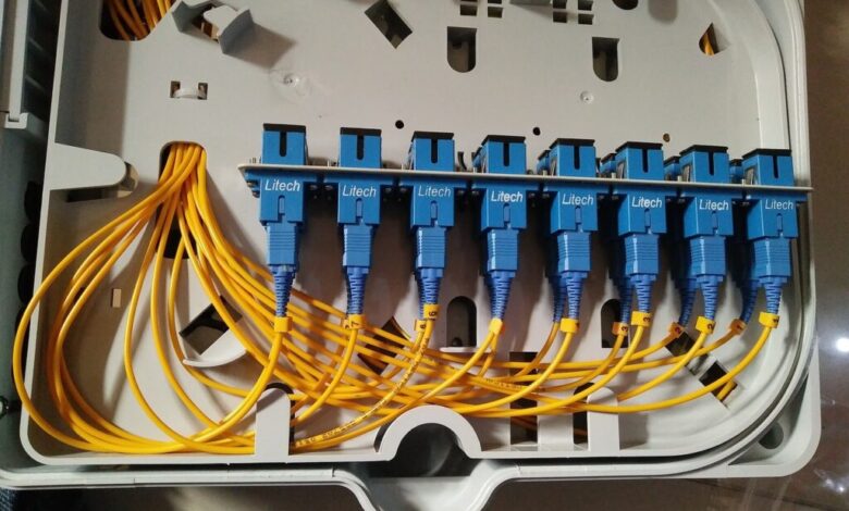 Διπλές οπτικές ίνες: Αναστάτωση σε πολυκατοικίες - Πού οφείλεται το μπάχαλο