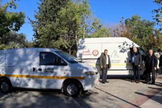 Στον στόλο του Δήμου Αιγάλεω δύο νέα βαν - Ποιες υπηρεσίες ενισχύονται