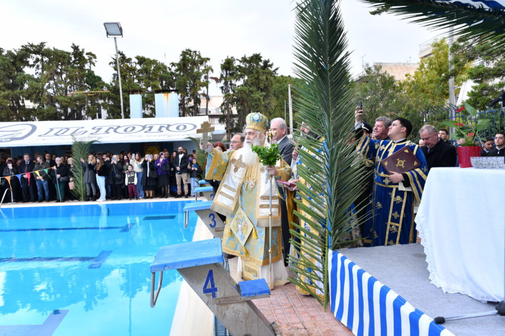 Αιγάλεω: Ο Διονύσης και ο Στέφανος έπιασαν το Σταυρό μέσα σε θερμό και συγκινητικό χειροκρότημα 3 Αιγάλεω: Ο Διονύσης και ο Στέφανος έπιασαν το Σταυρό μέσα σε θερμό και συγκινητικό χειροκρότημα