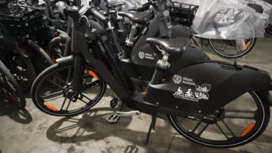 Βανδάλισαν "με το καλημέρα" τα ηλεκτρικά ποδήλατα του Δήμου Αιγάλεω