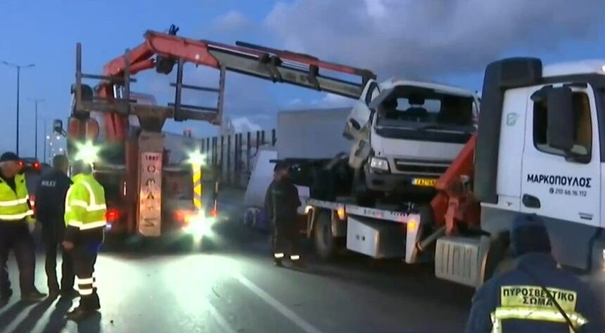 Νεκρός ο ένας οδηγός από το τροχαίο στον Κηφισό 1 Νεκρός ο ένας οδηγός από το τροχαίο στον Κηφισό