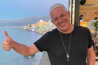 Τάσος Δούσης: Γεννήθηκα σε μια απίθανα φτωχή γειτονιά του Αιγάλεω, πέρασα δύσκολα αλλά τα κατάφερα