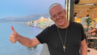 Τάσος Δούσης: Γεννήθηκα σε μια απίθανα φτωχή γειτονιά του Αιγάλεω, πέρασα δύσκολα αλλά τα κατάφερα