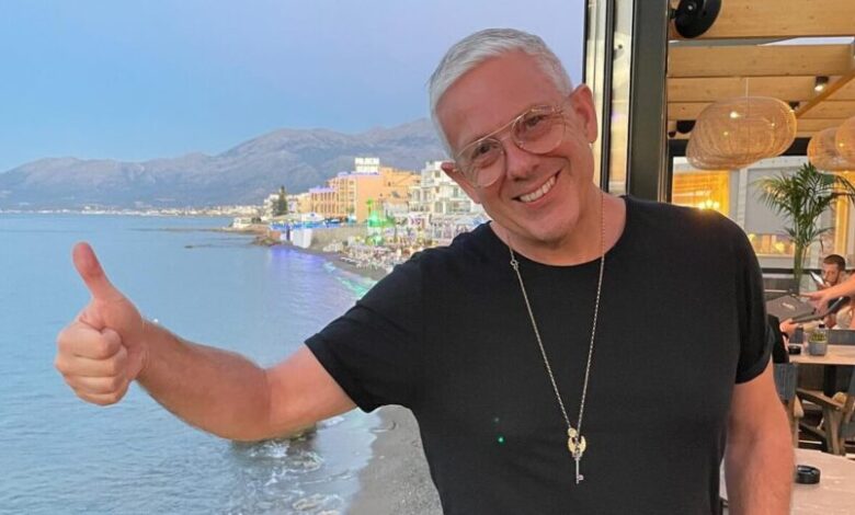 Τάσος Δούσης: Γεννήθηκα σε μια απίθανα φτωχή γειτονιά του Αιγάλεω, πέρασα δύσκολα αλλά τα κατάφερα 1 Τάσος Δούσης: Γεννήθηκα σε μια απίθανα φτωχή γειτονιά του Αιγάλεω, πέρασα δύσκολα αλλά τα κατάφερα