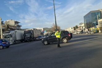 Χαμός στους δρόμους, μποτιλιαρισμένη και στα δύο ρεύματα η Λεωφόρος Αθηνών
