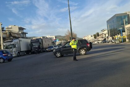 Χαμός στους δρόμους, μποτιλιαρισμένη και στα δύο ρεύματα η Λεωφόρος Αθηνών
