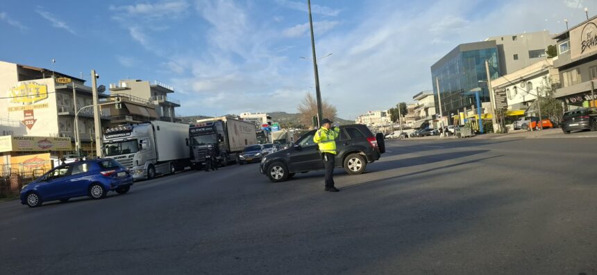 Χαμός στους δρόμους, μποτιλιαρισμένη και στα δύο ρεύματα η Λεωφόρος Αθηνών