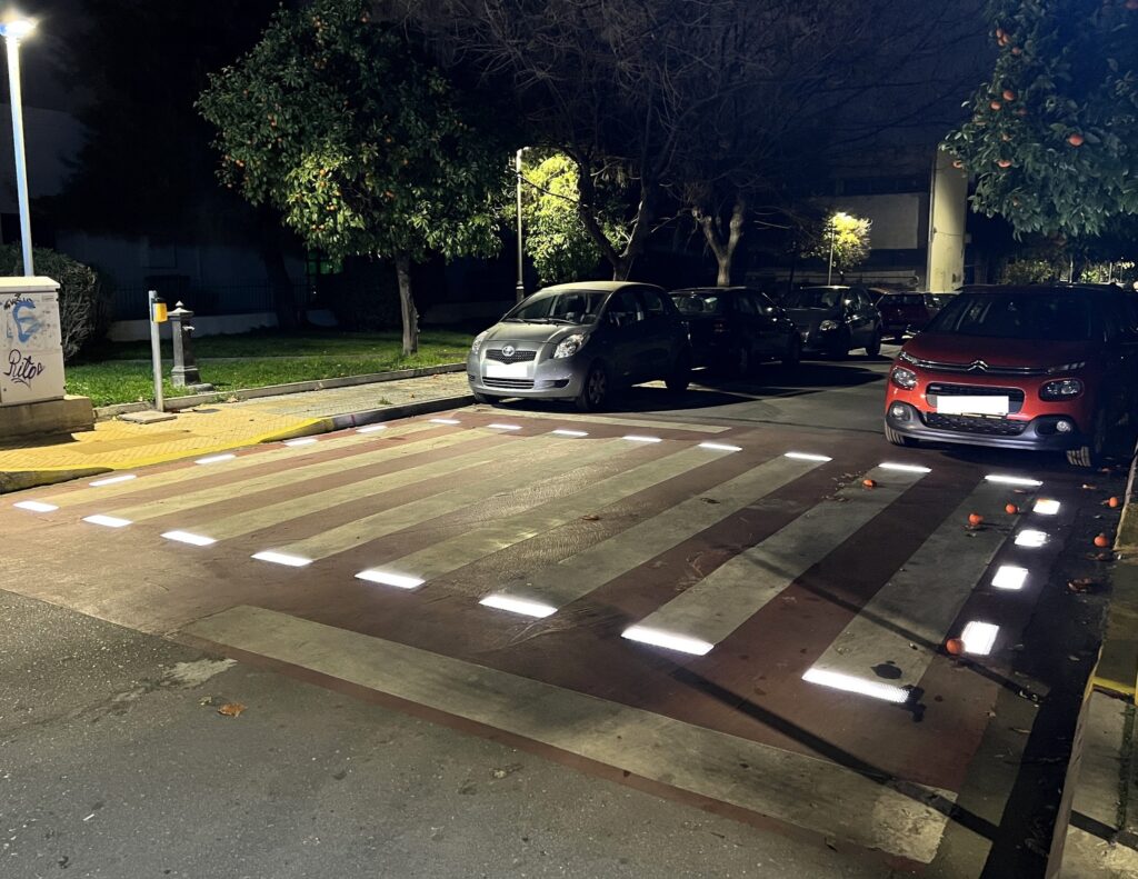 Τι είναι οι "έξυπνες διαβάσεις" που τοποθετούνται έξω από σχολεία του Αιγάλεω