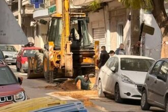Αγωγός έχει σπάσει 15 φορές! - Η γειτονιά βασανίζεται, ο δρόμος έχει διαλυθεί