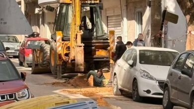 Αγωγός έχει σπάσει 15 φορές! - Η γειτονιά βασανίζεται, ο δρόμος έχει διαλυθεί