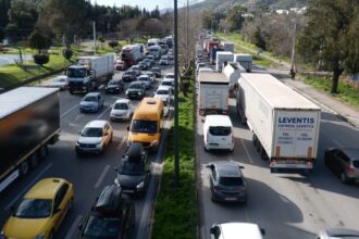 Απελπισία στη Λεωφόρο Αθηνών - Κορναρίσματα και σειρήνες ασθενοφόρων όλη μέρα