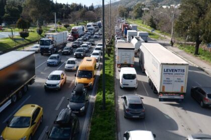Απελπισία στη Λεωφόρο Αθηνών - Κορναρίσματα και σειρήνες ασθενοφόρων όλη μέρα