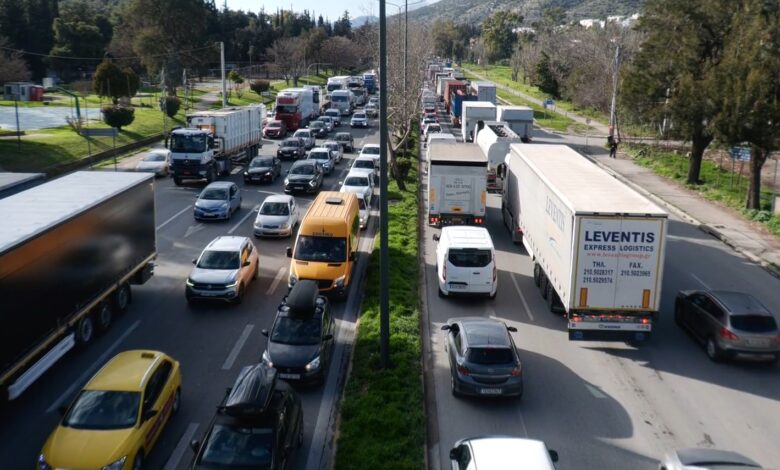 Απελπισία στη Λεωφόρο Αθηνών - Κορναρίσματα και σειρήνες ασθενοφόρων όλη μέρα 1 Απελπισία στη Λεωφόρο Αθηνών - Κορναρίσματα και σειρήνες ασθενοφόρων όλη μέρα
