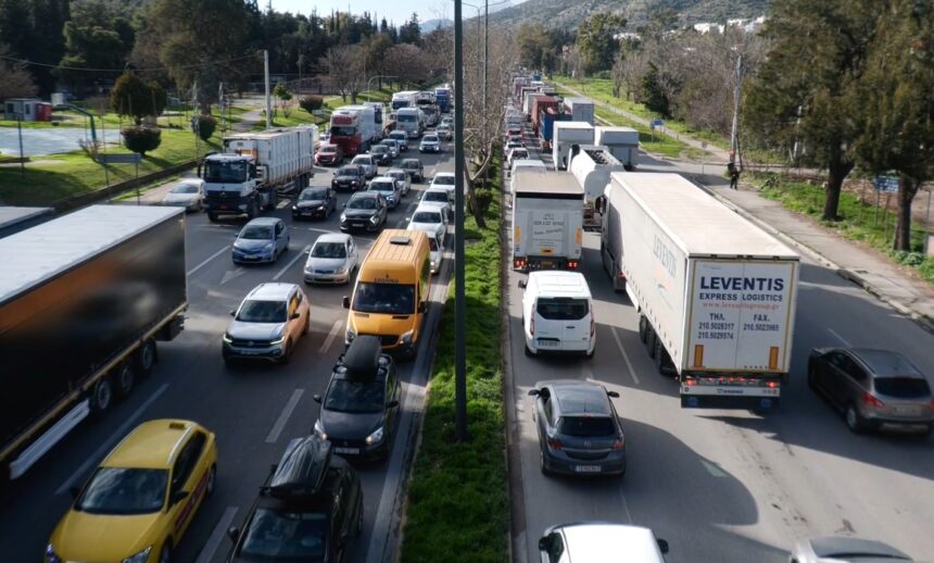 Απελπισία στη Λεωφόρο Αθηνών - Κορναρίσματα και σειρήνες ασθενοφόρων όλη μέρα