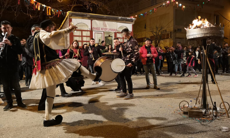 Δήμος Αιγάλεω: Αποκριάτικο γλέντι με παραδοσιακό φανό και χάλκινα στην Πλατεία Λαού - Λιούμη