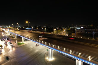 Αιγάλεω: 74χρονος έπεσε από πεζογέφυρα στον Κηφισό και τον παρέσυρε φορτηγό - Τι εκτιμούν ότι συνέβη