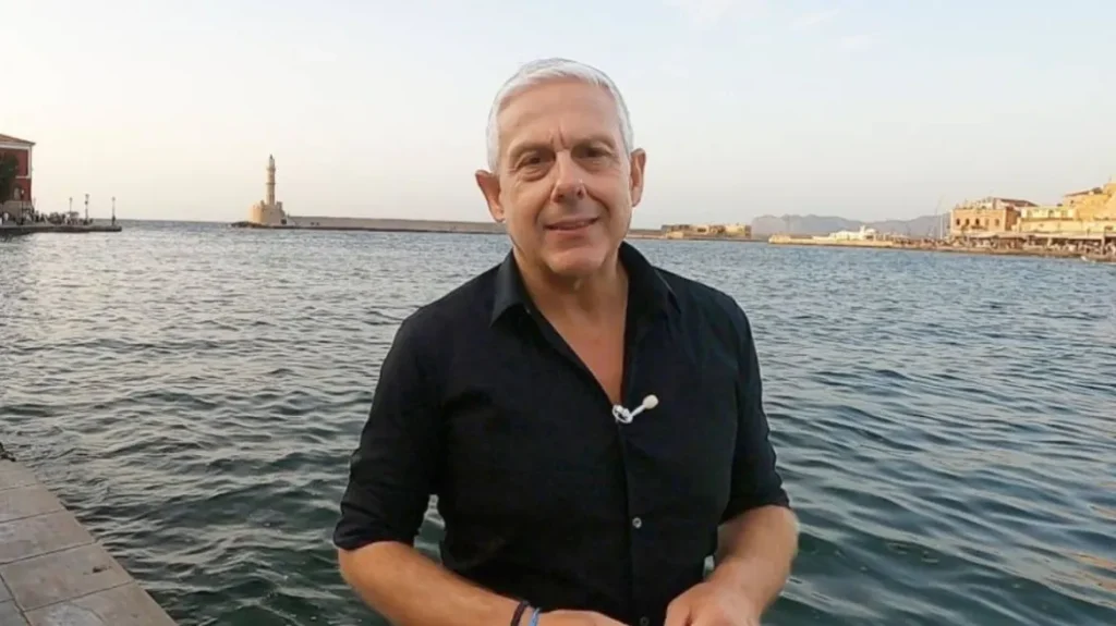 Τάσος Δούσης: Γεννήθηκα σε μια απίθανα φτωχή γειτονιά του Αιγάλεω, πέρασα δύσκολα αλλά τα κατάφερα 2 Τάσος Δούσης: Γεννήθηκα σε μια απίθανα φτωχή γειτονιά του Αιγάλεω, πέρασα δύσκολα αλλά τα κατάφερα