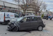 Η στιγμή που το φορτηγό στη Θηβών πέφτει πάνω σε σταθμευμένα οχήματα - Βίντεο