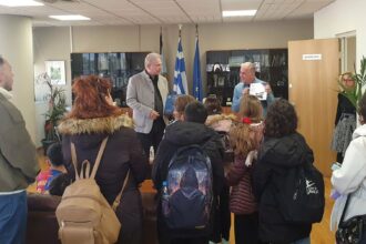 Επίσκεψη μαθητών στο Δημαρχείο και συνέντευξη για ζητήματα που τους απασχολούν 24 Επίσκεψη μαθητών στο Δημαρχείο και συνέντευξη για ζητήματα που τους απασχολούν