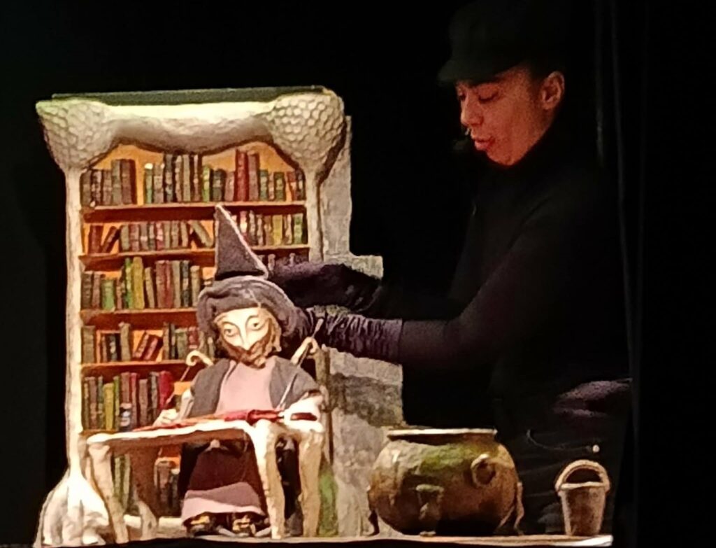 Ο Μαθητευόμενος Μάγος μάγεψε μικρούς και μεγάλους στο "Γιάννης Ρίτσος" 2 Ο Μαθητευόμενος Μάγος μάγεψε μικρούς και μεγάλους στο "Γιάννης Ρίτσος"