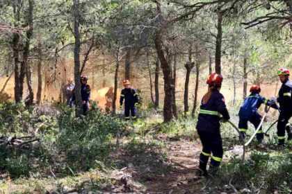 Οι εθελοντές πυροσβέστες του Αιγάλεω σε διαρκή ετοιμότητα