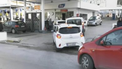 Ουρές στα πρατήρια καυσίμων, φόβοι για εκτίναξη της τιμής της βενζίνης 2 Ουρές στα πρατήρια καυσίμων, φόβοι για εκτίναξη της τιμής της βενζίνης