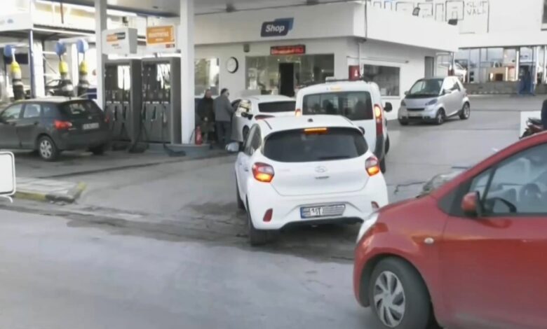 Ουρές στα πρατήρια καυσίμων, φόβοι για εκτίναξη της τιμής της βενζίνης