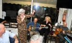 Μουσικές στους καφενέδες του Αιγάλεω - Λαϊκά, απλοί μεζέδες και ψυχές που μοιράζονται τα λίγα και απλά