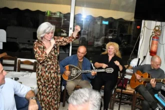Τα καφενεία στις γειτονιές του Αιγάλεω δίνουν ακόμα ζωή στη λαϊκή μουσική παράδοση - Πρόγραμμα Εκδηλώσεων