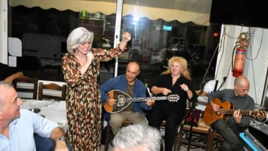 Μουσικές στους καφενέδες του Αιγάλεω - Λαϊκά, απλοί μεζέδες και ψυχές που μοιράζονται τα λίγα και απλά 3 Μουσικές στους καφενέδες του Αιγάλεω - Λαϊκά, απλοί μεζέδες και ψυχές που μοιράζονται τα λίγα και απλά