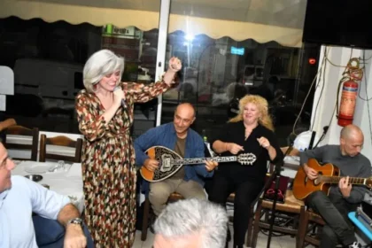 Τα καφενεία στις γειτονιές του Αιγάλεω δίνουν ακόμα ζωή στη λαϊκή μουσική παράδοση - Πρόγραμμα Εκδηλώσεων