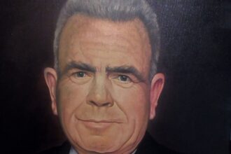 Όταν δεν έπαιρνε μπροστά το μηχανάκι του δήμαρχου που είχε την απεριόριστη αγάπη του κόσμου 13 Όταν δεν έπαιρνε μπροστά το μηχανάκι του δήμαρχου που είχε την απεριόριστη αγάπη του κόσμου