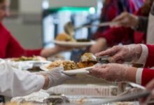 Γεύματα αγάπης και ανθρωπιάς στο Αιγάλεω - Οι επιχειρήσεις που πρωτοστατούν