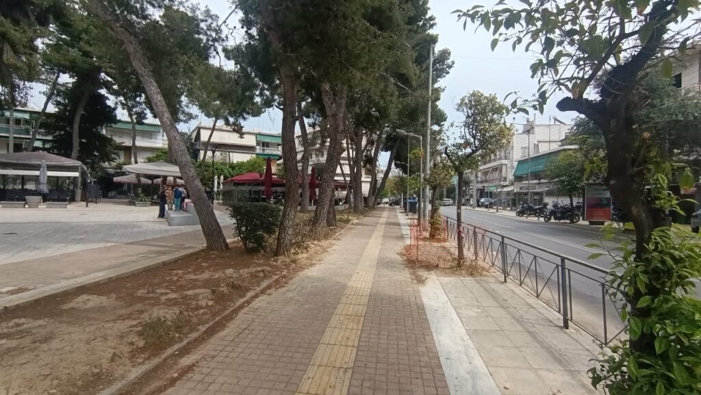 "Κάθε φορά που τα παιδιά πετάγονται στον δρόμο από την πλατεία για τη μπάλα, σφίγγεται η ψυχή μου..."