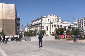 Μάχη για τη ζωή του δίνει ο 17χρονος που παρασύρθηκε από λεωφορείο στον Πειραιά – Τι λέει ο οδηγός