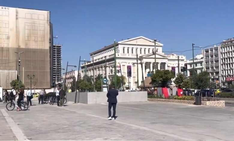 Μάχη για τη ζωή του δίνει ο 17χρονος που παρασύρθηκε από λεωφορείο στον Πειραιά – Τι λέει ο οδηγός