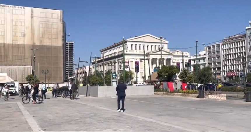 Μάχη για τη ζωή του δίνει ο 17χρονος που παρασύρθηκε από λεωφορείο στον Πειραιά – Τι λέει ο οδηγός