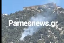 Φωτιά τώρα στην Πάρνηθα: Ισχυρές δυνάμεις της πυροσβεστικής και εναέρια μέσα