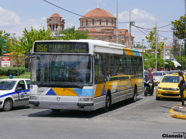 Γιαγιά ξέχασε σε λεωφορείο του Αιγάλεω τσάντα με 30.000 ευρώ, λίρες και κοσμήματα!