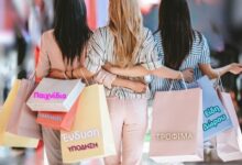 Σε γιορτινούς ρυθμούς μπαίνει από σήμερα η αγορά - Το βλέμμα στα τοπικά καταστήματα