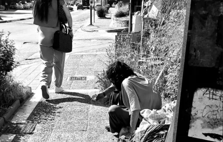 Χρόνια έξω από το Δημαρχείο Αιγάλεω - Πώς είναι δυνατόν