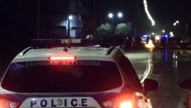 Με ναυτικές φωτοβολίδες και μαχαίρι κυκλοφορούσε 40χρονος στο Αιγάλεω