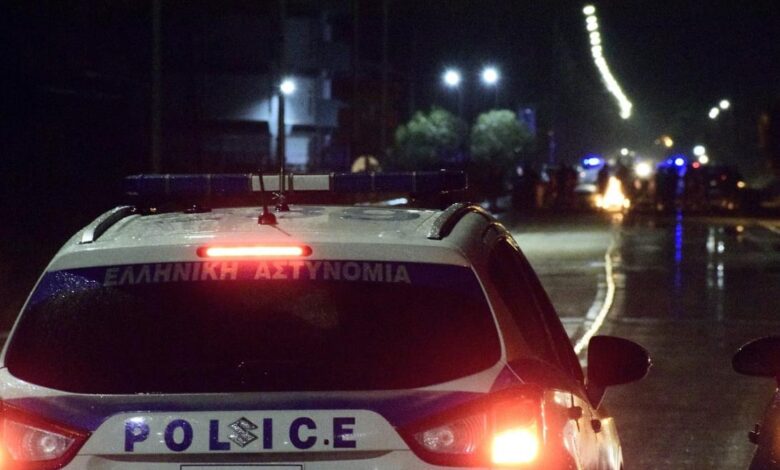 Με ναυτικές φωτοβολίδες και μαχαίρι κυκλοφορούσε 40χρονος στο Αιγάλεω