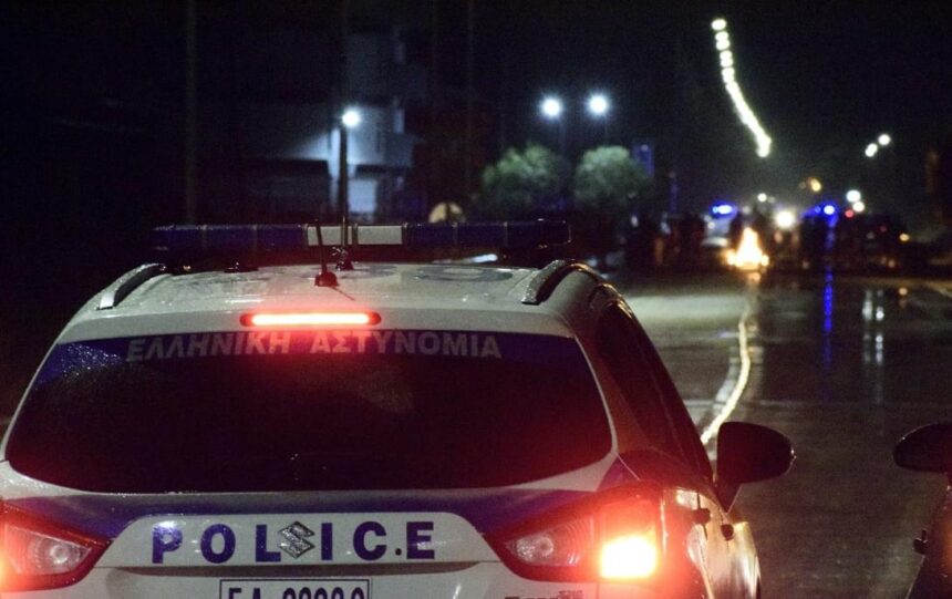 Με ναυτικές φωτοβολίδες και μαχαίρι κυκλοφορούσε 40χρονος στο Αιγάλεω