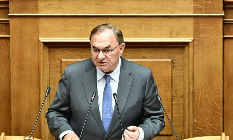 "Άθλια σενάρια" - Σφοδρή αντίδραση Καλογερόπουλου σε συντροφικά μαχαιρώματα