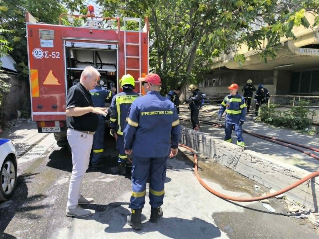 Άμεση κινητοποίηση του Δήμου Αιγάλεω για την πυρκαγιά στον Βοτανικό